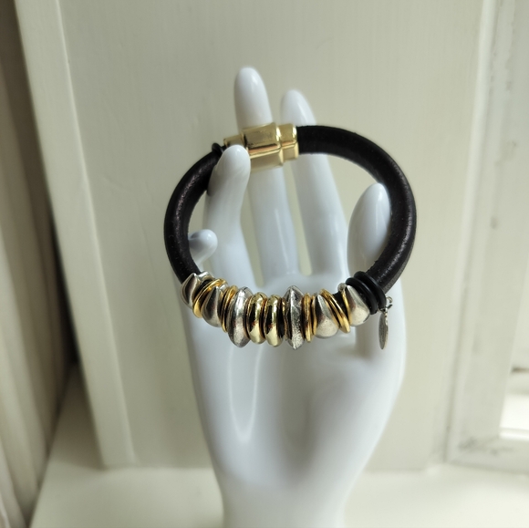 Jewels of the Vineyard Black Leather Magnetic Closure Bracelet Stags Leap - Picture 4 of 10